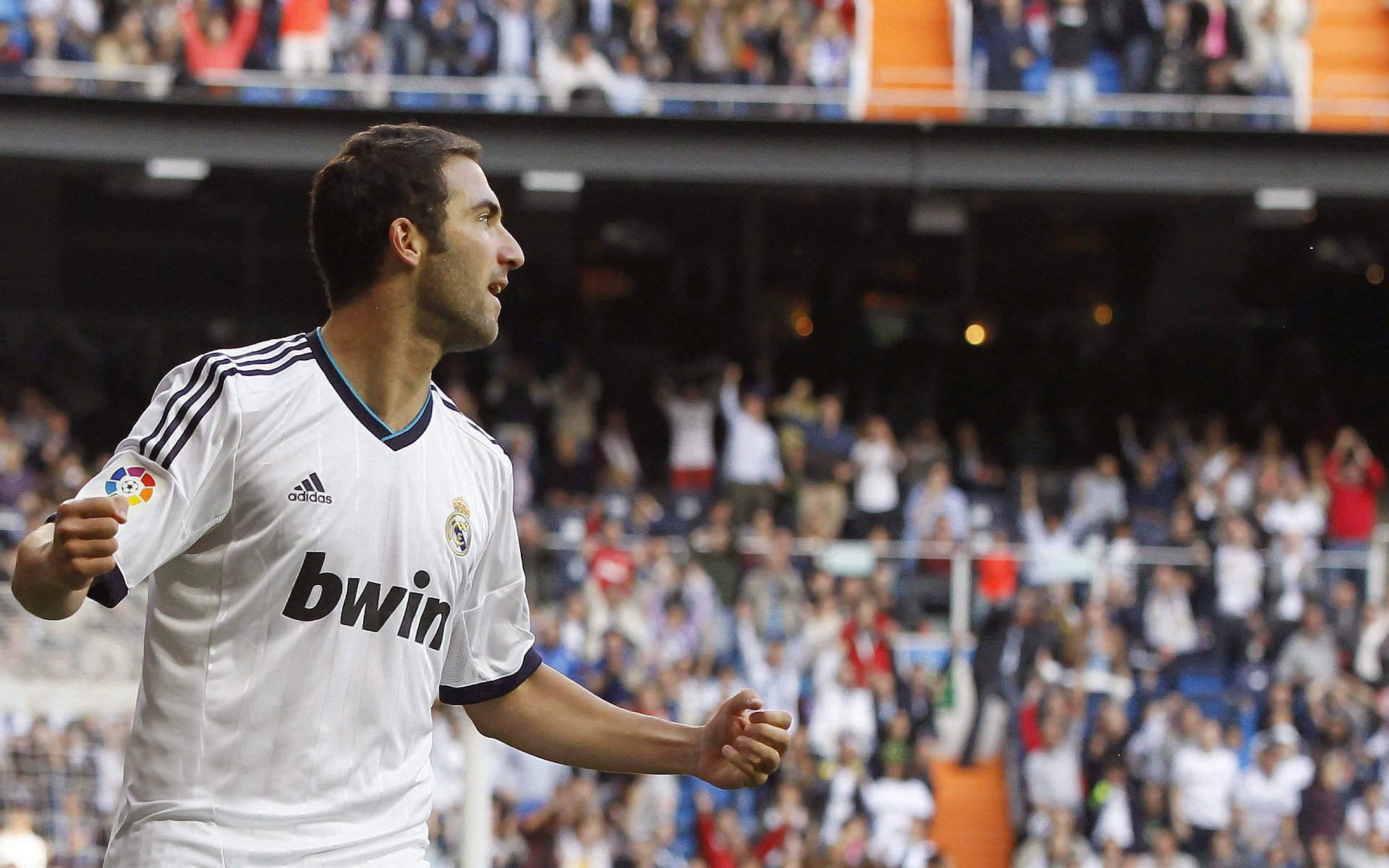 kaiyun-浓眉哥回归赛场，绝杀首场状态亮眼，尤文图斯观众沸腾！